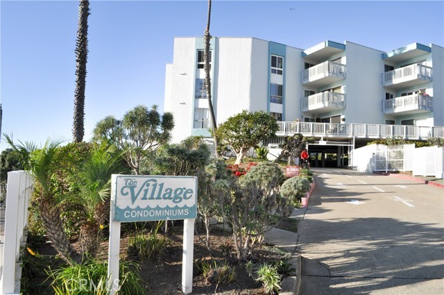 Building Photo - 650 The Village