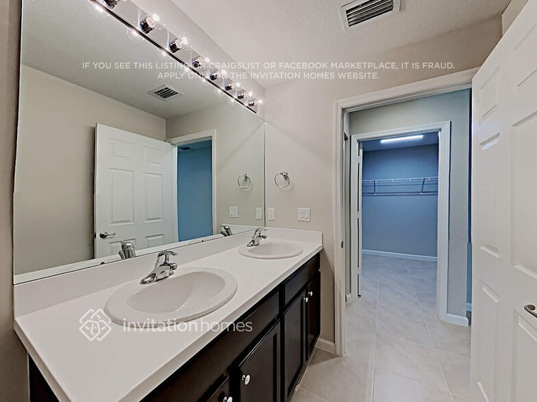 Building Photo - 150 SW Milburn Cir