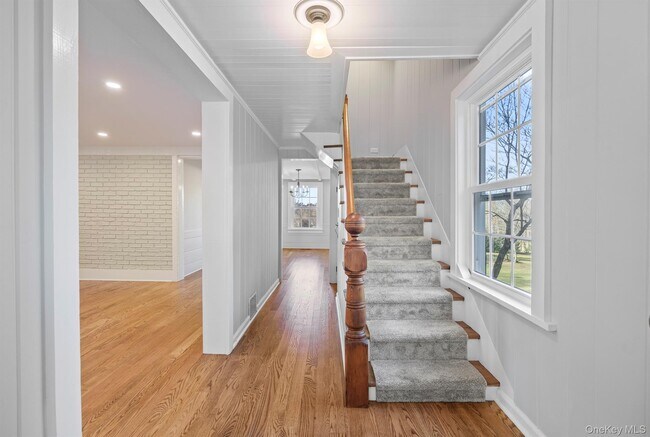 Building Photo - 6 Starr Ridge Rd