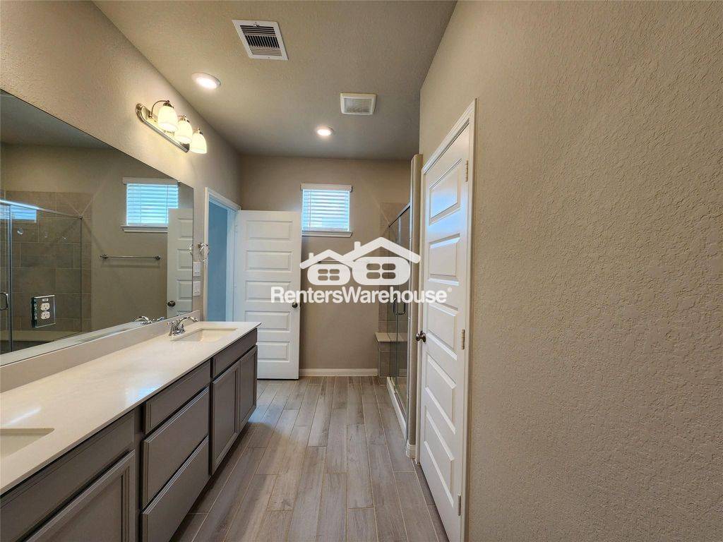 Building Photo - 1513 Lakeline Oak Dr
