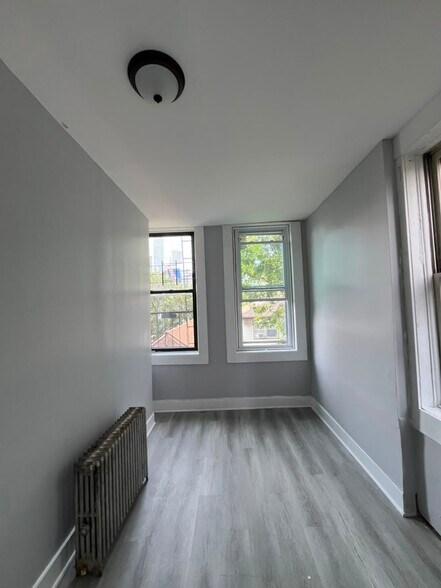 Building Photo - 186 Beacon Ave