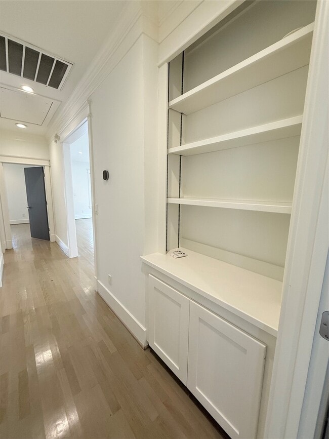 Building Photo - 804 Omar St