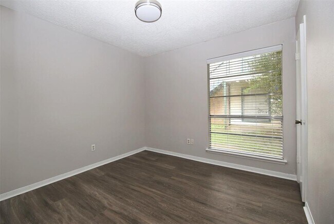 Building Photo - 13611 Ravensway Dr