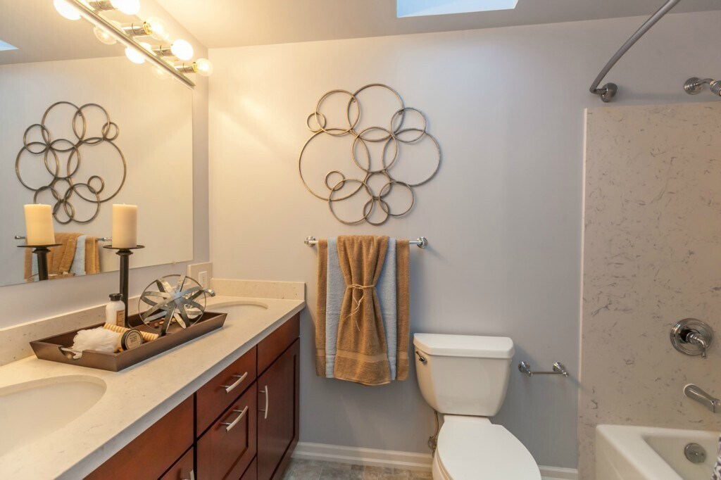 Master Bath - 12035 14th Avenue NE