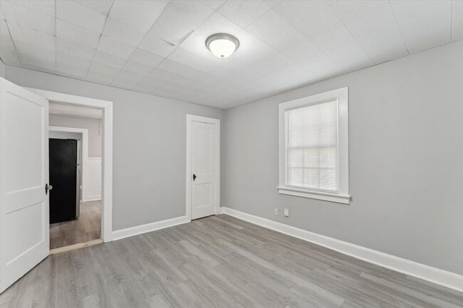 Building Photo - 2102