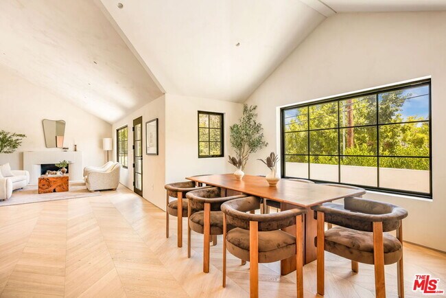 Building Photo - 8353 Sunset View Dr