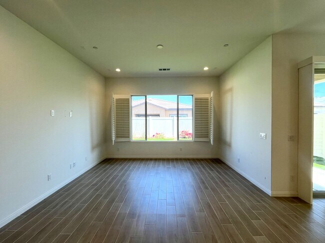 Building Photo - 2 bed, 2 bath located in Corona, CA! (55+ ONLY)