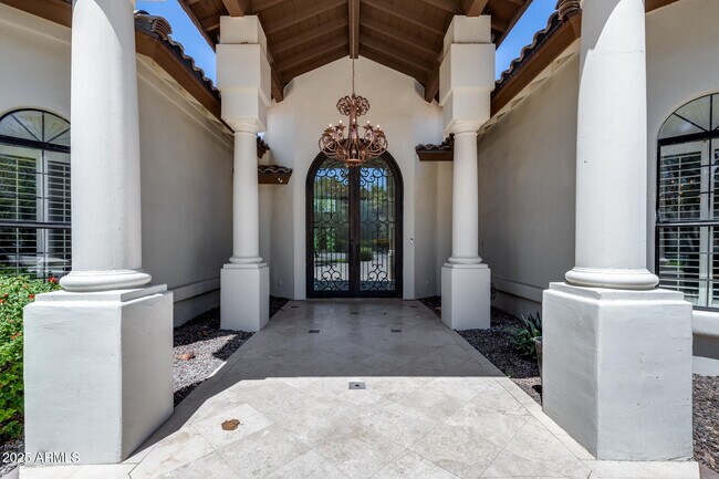 Building Photo - 8303 N 61st Pl