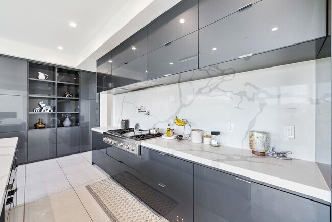 Building Photo - 7778 Laguna Heights Ct