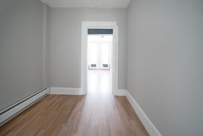 Building Photo - 139 Hopkins Ave