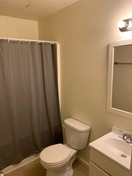 Building Photo - 1014 N Hodson Ave