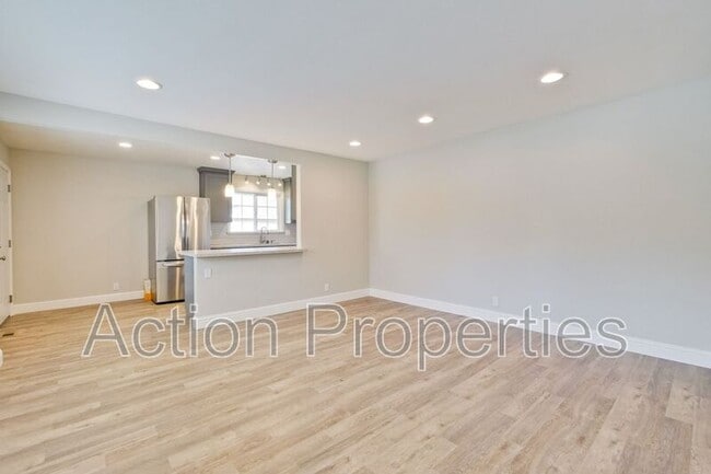 Building Photo - 1650 Goldfinch Way