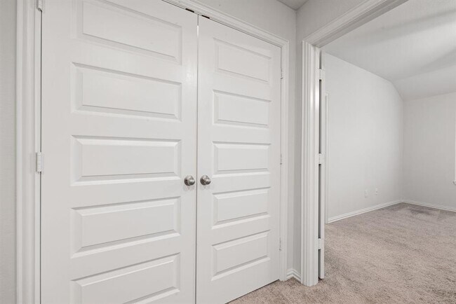 Building Photo - 27931 Western Crk Ct