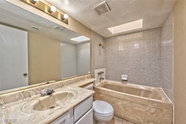 Building Photo - 2117 Sun Ave