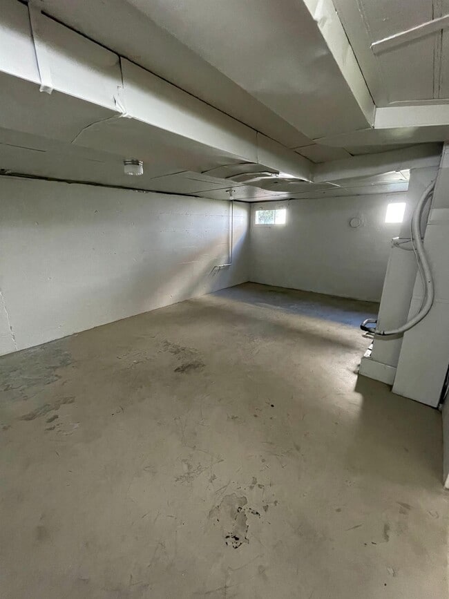 Building Photo - 1312 Juanita St