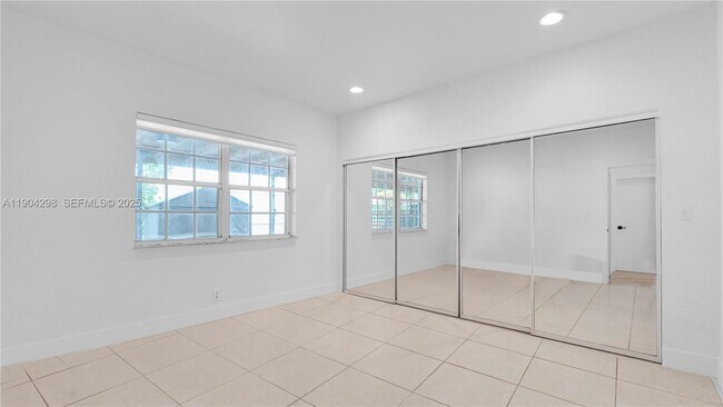 Building Photo - 2271 SW 25th St