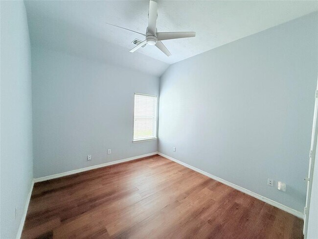 Building Photo - 2212 Highland Crossing Dr