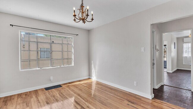 Building Photo - 205 Harvard Dr SE