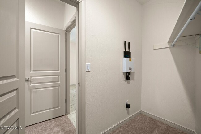 Building Photo - 5939 Bandolero Dr