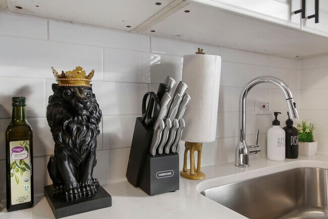 Building Photo - 3446 N Ozark Ave