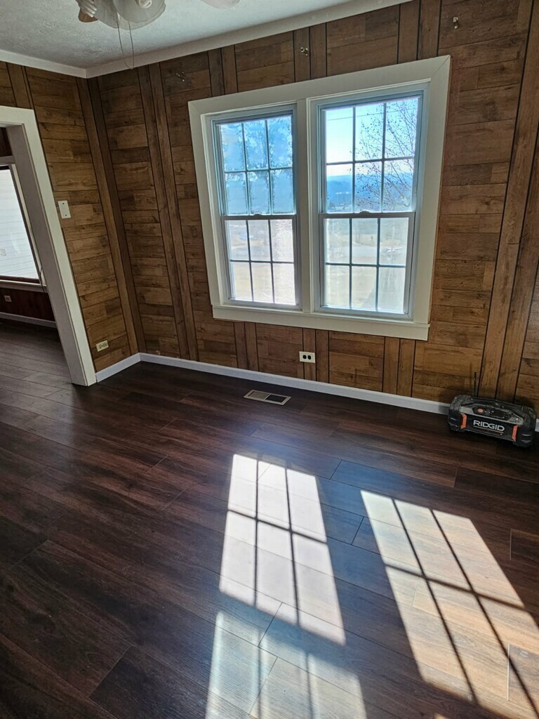 Building Photo - 560 Robinson Dr