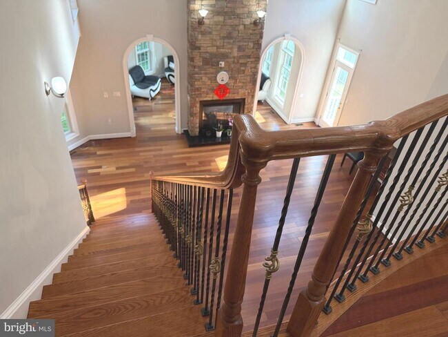 Building Photo - 6529 Fairlawn Dr