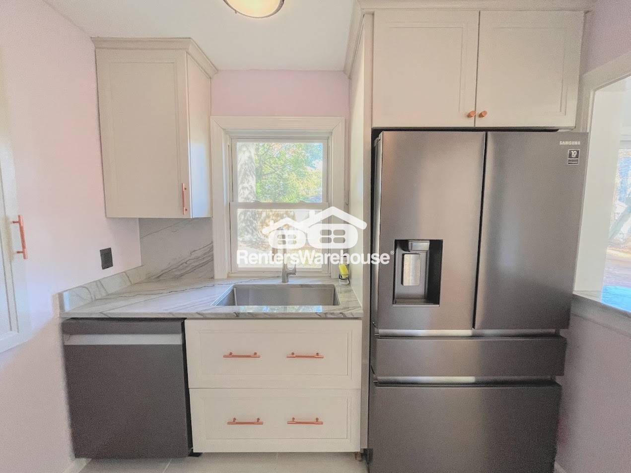 Building Photo - 4940 Erskine St