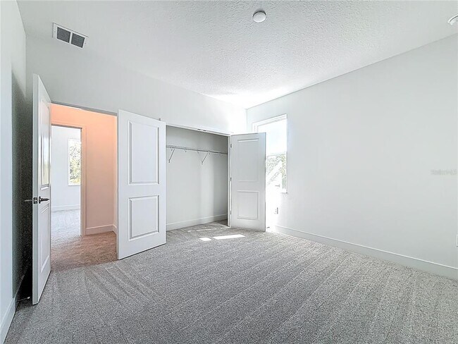 Building Photo - 4732 W Wallcraft Ave