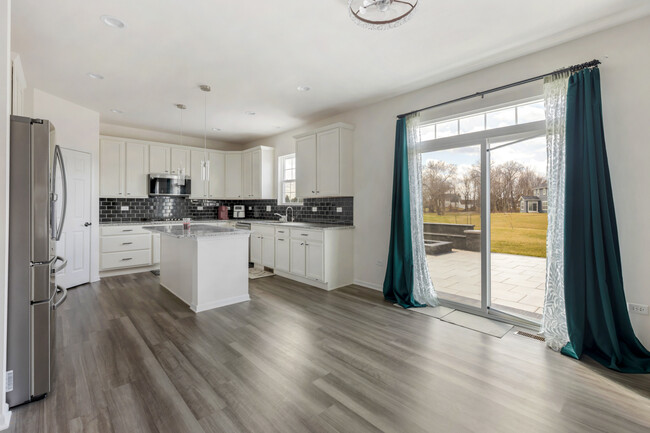 Building Photo - 12520 S Cherry Blossom Blvd
