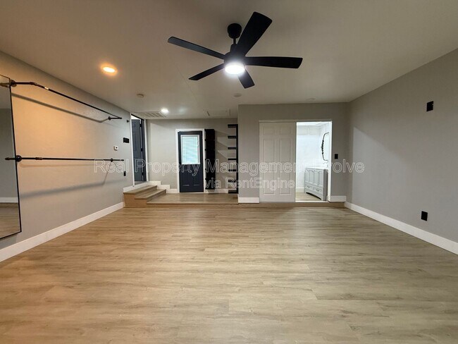 Building Photo - 429 E Greenway Dr