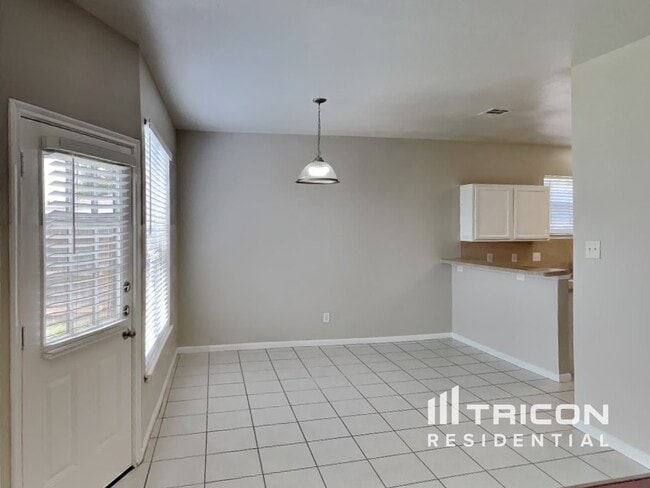 Building Photo - 5615 Bear Paw Cir