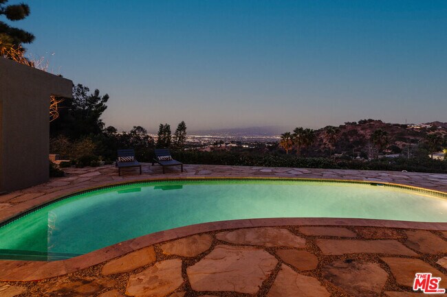 Building Photo - 8559 Edwin Dr