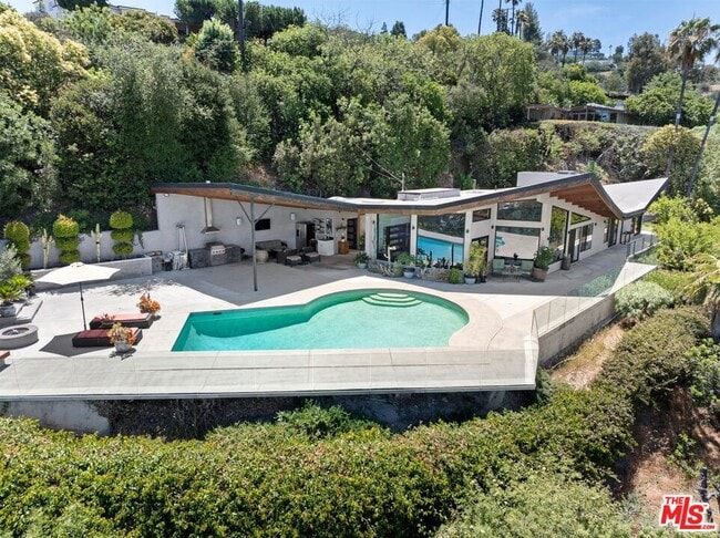 Building Photo - 3655 Glenridge Dr