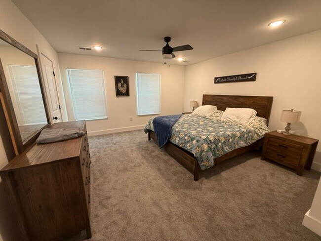 Building Photo - 3 Bedroom 2.5 Bath Townhouse in Barnwell Breeze - North Charleston