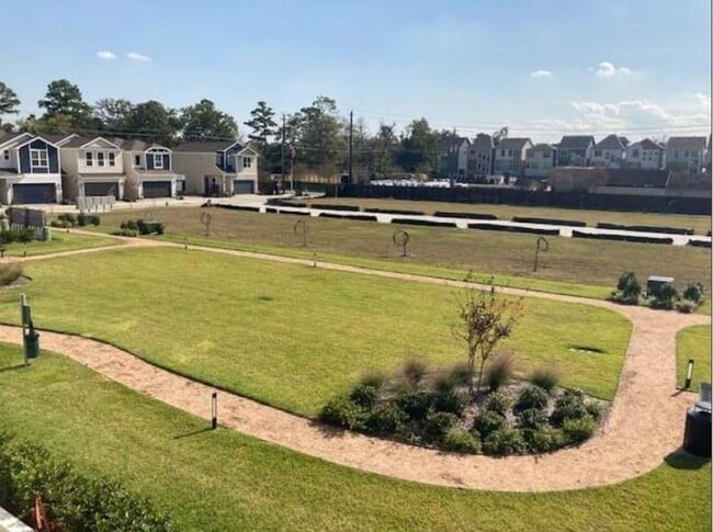 Building Photo - Brand New 3 Story Townhome