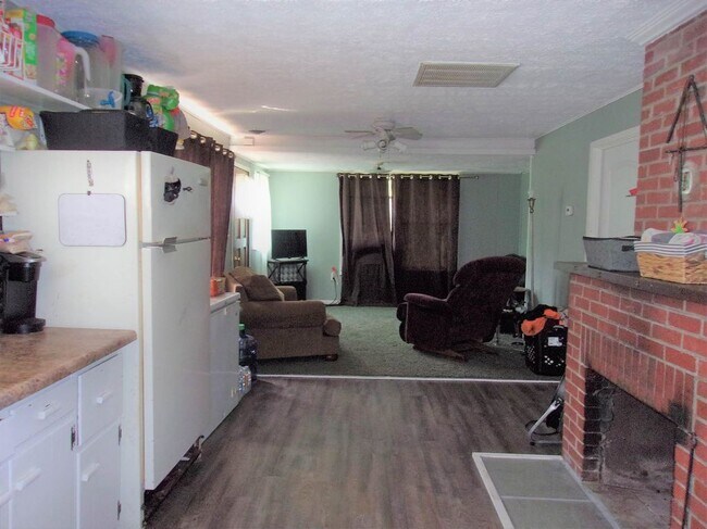 Building Photo - 5925 E 200 N