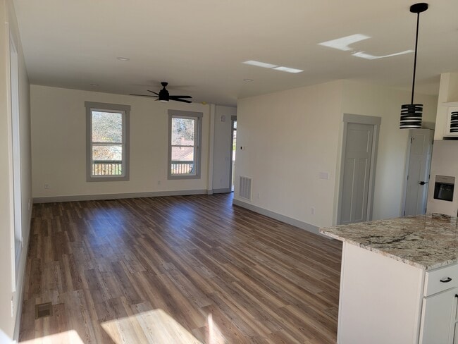 Building Photo - 71 Oakley Rd