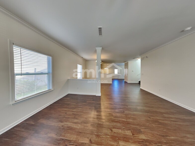 Building Photo - 9907 Fernspray Rd