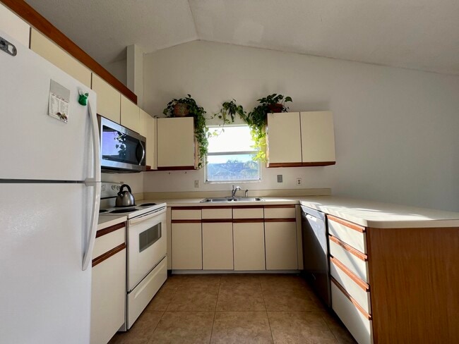 Building Photo - 7787 Ridgewood Dr