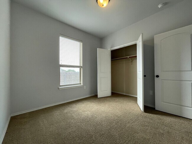 Building Photo - Townhome for rent