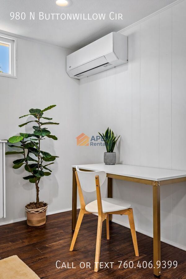 Building Photo - 980 N Buttonwillow Cir