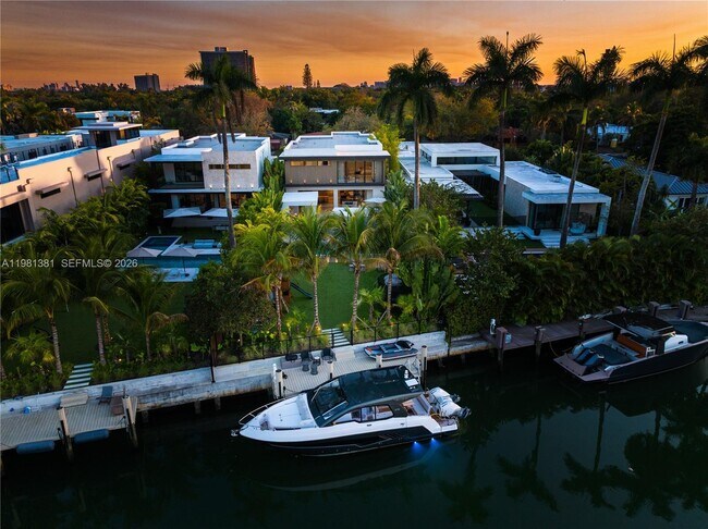 Building Photo - 707 NE 77th St