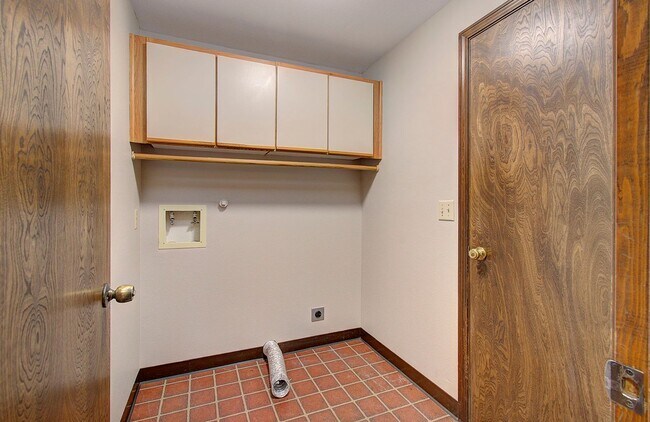 Building Photo - Spacious 3-Bedroom Home with Private Backyard Oasis