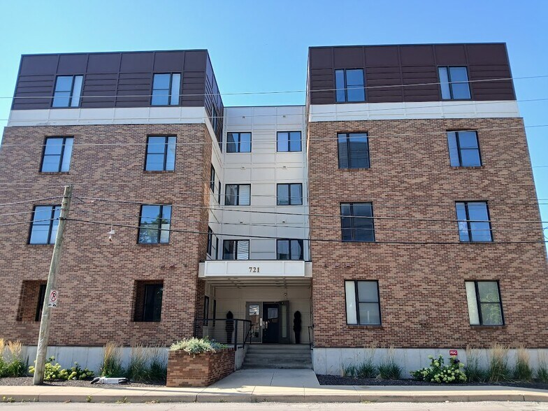 Building Photo - 721 E North St