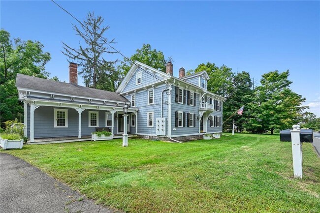 Primary Photo - 752 Main St