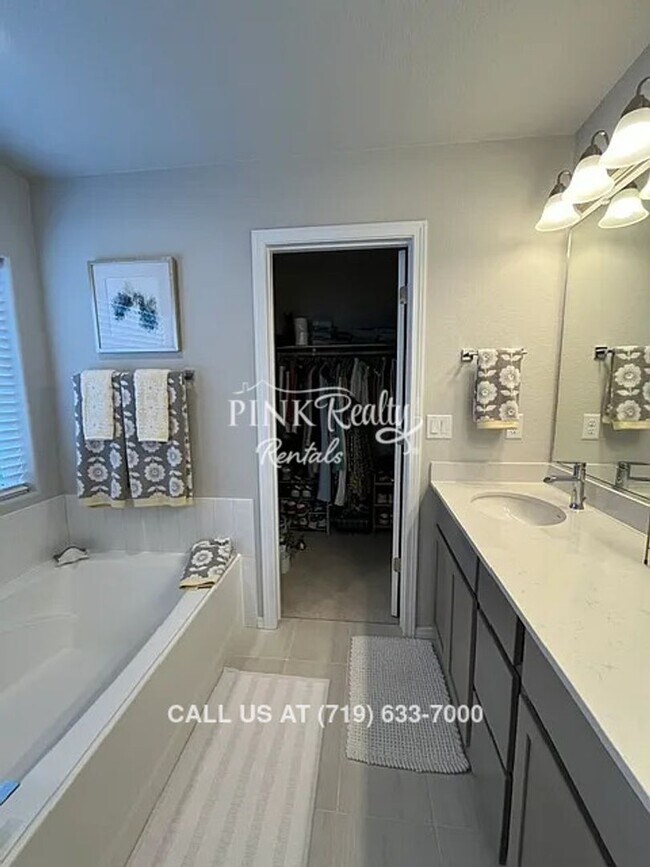 Building Photo - 9656 Feathergrass Dr