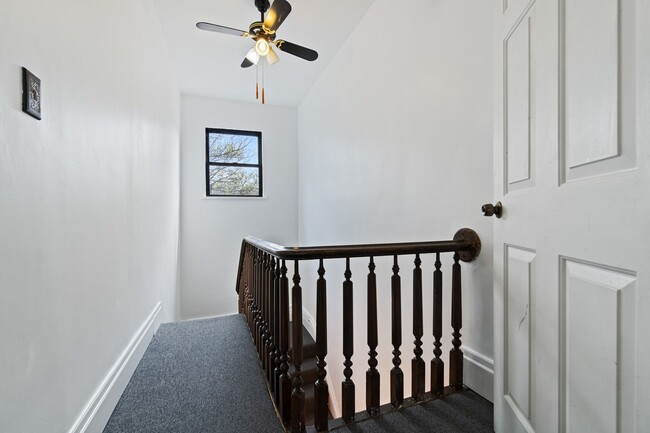 Building Photo - Charming - Manchester Home