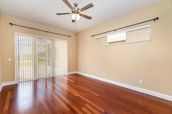 Building Photo - 611 Oceanside Blvd