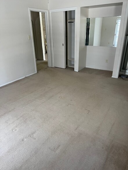 Building Photo - 15245 W North Ave