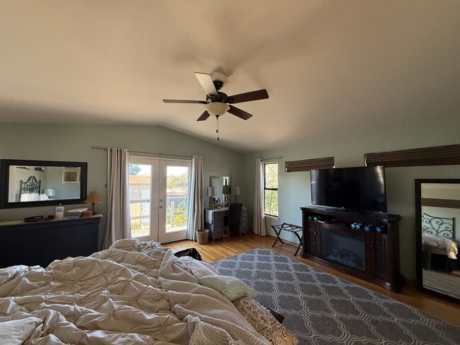 Building Photo - Stunning Fully Furnished 3 Bed-3 Bath Home with Den - Over 2300 Sq Ft.